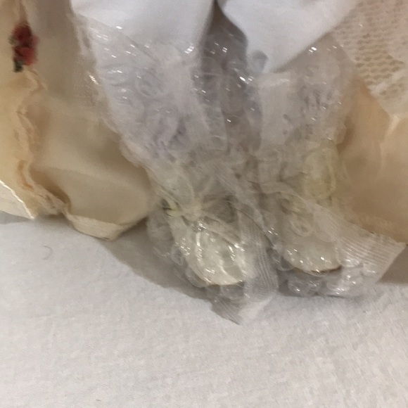 Vintage Victorian 17” Porcelain Standing Doll w/Hat - Picture 4 of 11